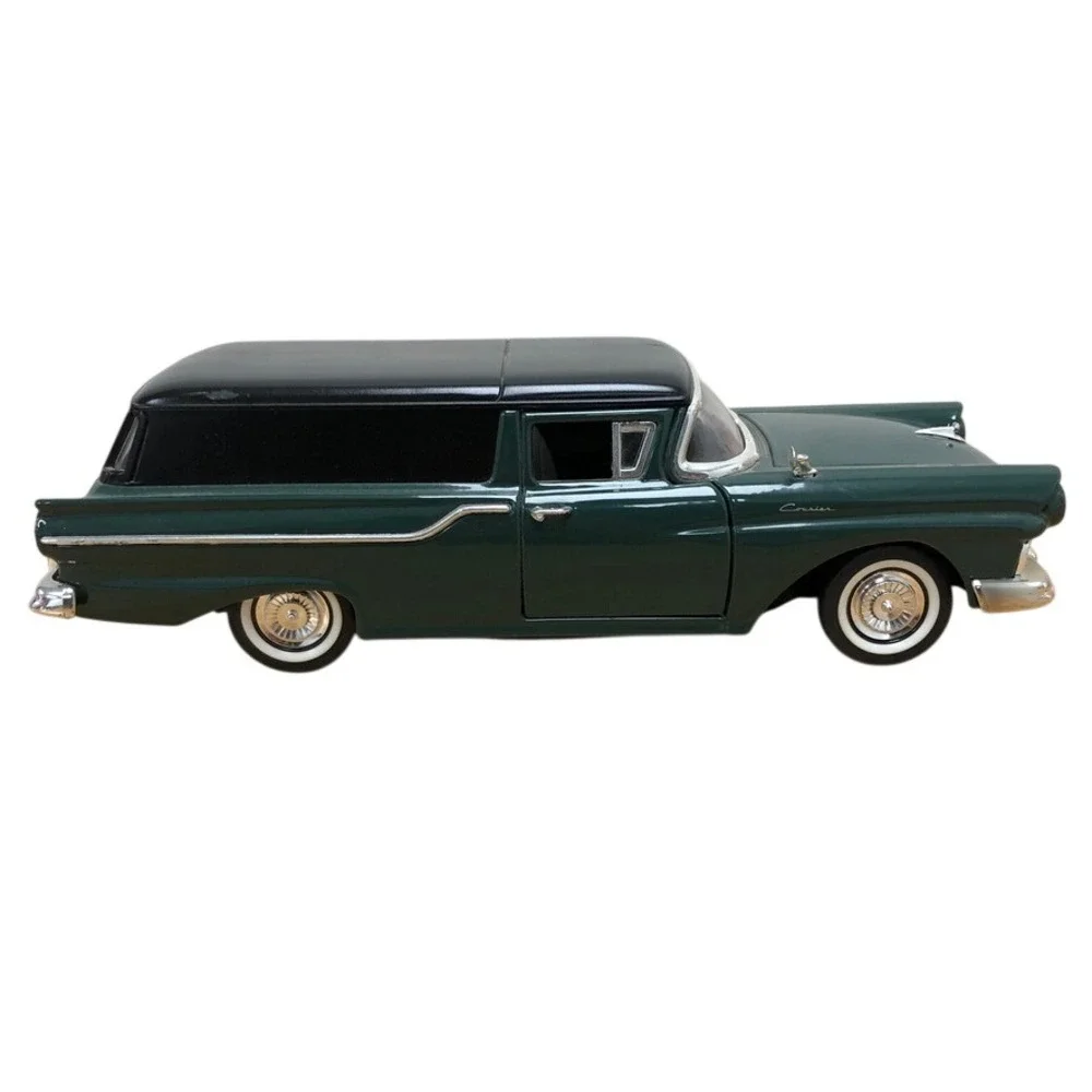 Ford 1957 Courier Sedan Delivery Green Diecast Model Car 1:18 Scale
